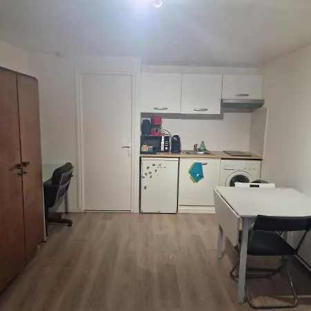 A A 5 Min Du Rer B Le Guichet